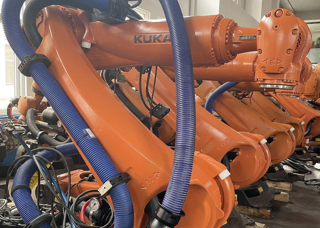 Kesim yükü ve malzeme işleme için doğru KUKA KR210 R2900 Endüstriyel Robotu 210 Kg Faydalı Yük ve 2900mm Erişim