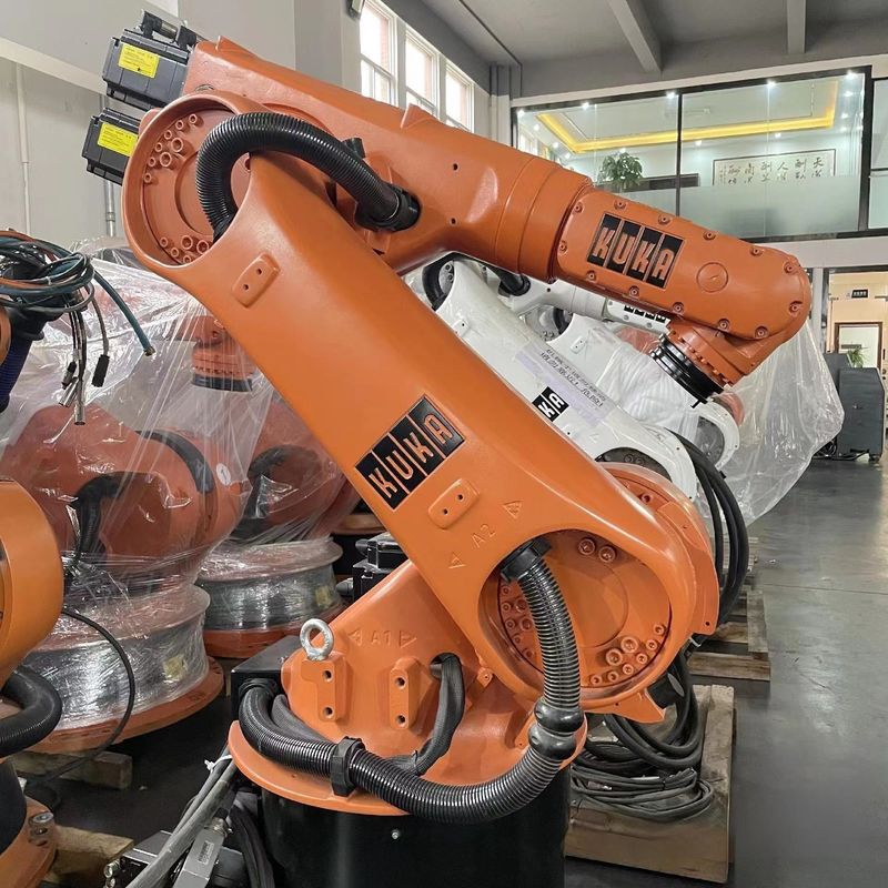 Kuka KRC4 KR30-3 Yaylı kaynak Noktalı kaynak, paletleme, parça yükleme ve boşaltma, işleme, parça işleme
