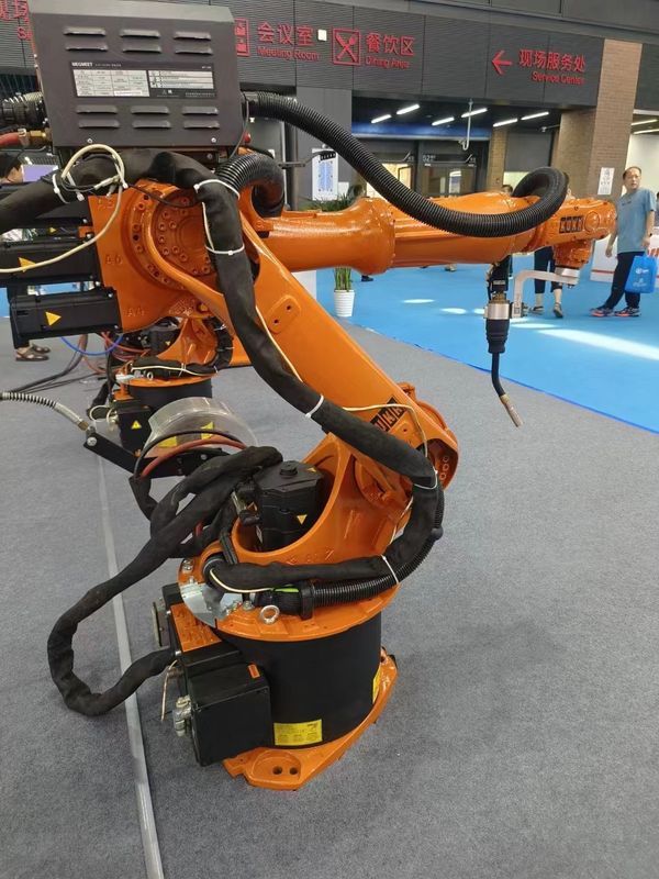 240kg Ağırlık 6 Eksen Robot Yer/Tavan/Eğlenmiş Kurulum 1911mm Çalışma aralığı dağıtım malzeme işleme kaynak