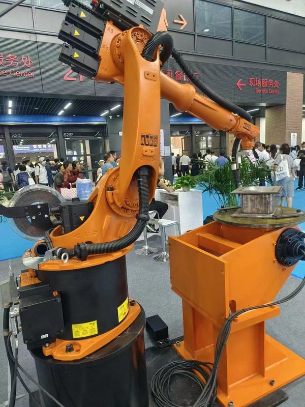 KUKA KR 16 L6, uzun menzilli düşük yüklü bir robot koludur.