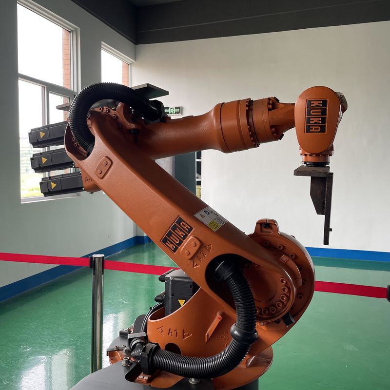 Kullanılmış KUKA Robotları KR16 Duvar Montajı 6 Eksenlik Yay Kaynak Robotu, Montaj Robotu, Elektron Çizgi Kaynak Robotu