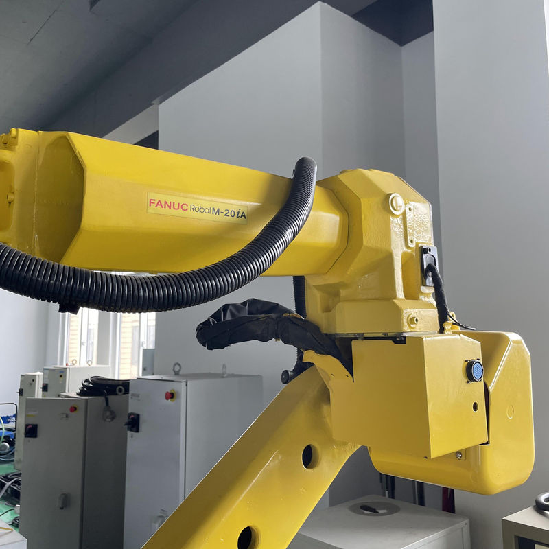 FANUC M-20iA Robotları R30iB Kontrolörlü Enjeksiyon Kalıplama Robotları, dağıtım robotları, cam lif kesme robotları