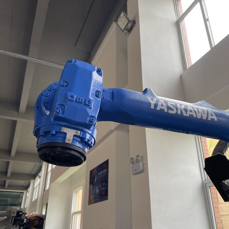 Bilgisayar programlaması 50 kg yük kapasitesi ile YASKAWA robotları kullanılıyor Malzeme işleme, plazma kesme