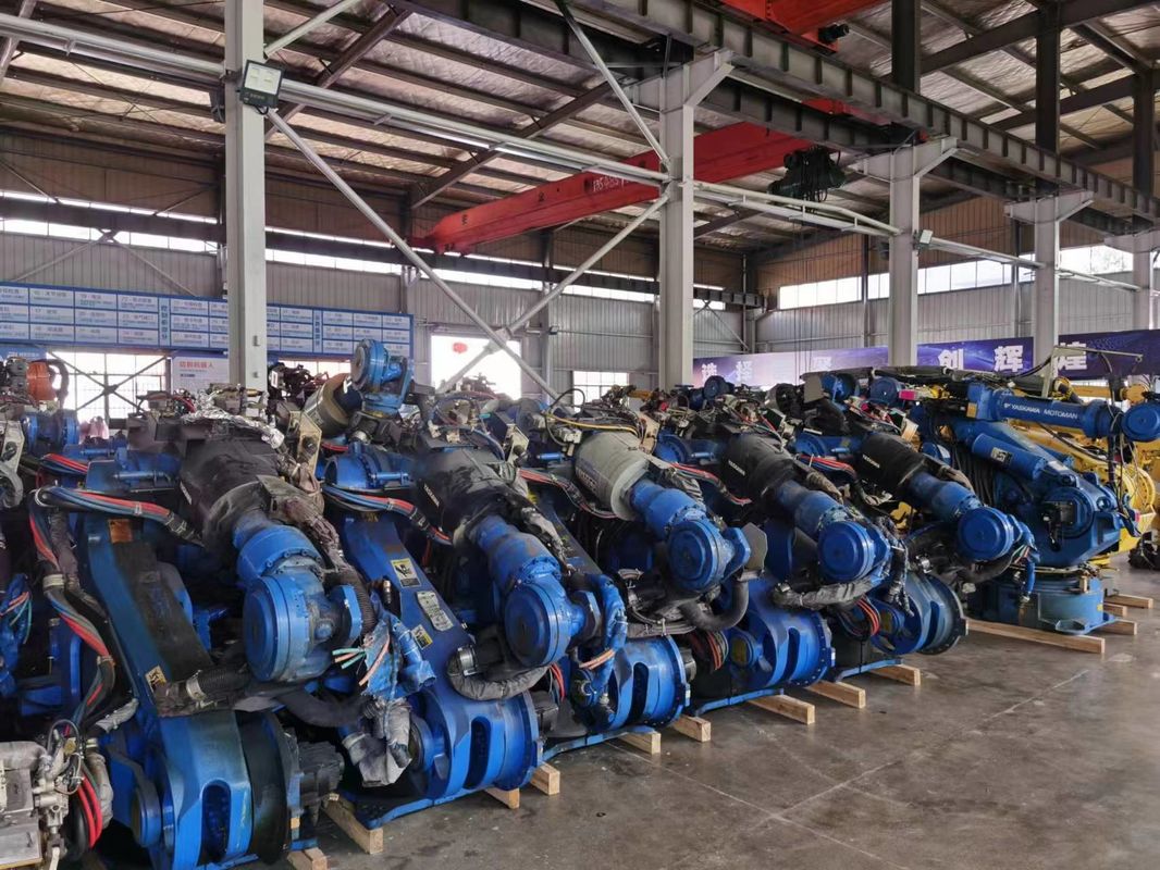Yasakawa ES200 Otomotiv, Havacılık, Demiryolu, Metal Mobilya, Elektronik için Kol Noktası kaynak Robotu