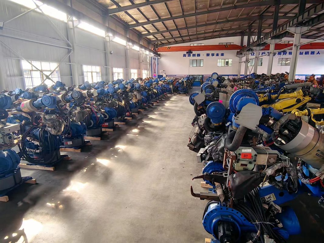 Otomatik Servo Nokta Kaynak Robotu Kol Manipülatörü MIG TIG Robotu Yaskawa ES200D 2650mm Erişim