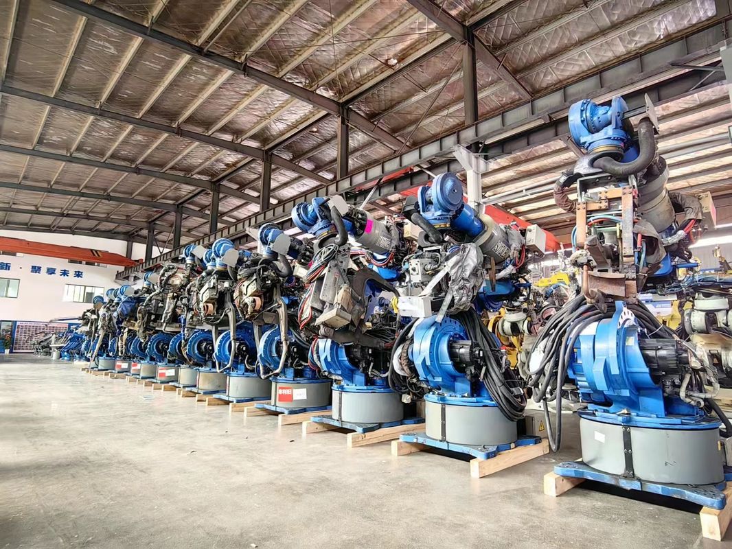 Hızlı ve Keskin ES200D Otomatik Pil Nokta Kaynak Makinesi Yaskawa ES200D Kaynak, Taşıma ve Pelletizasyon Robotu