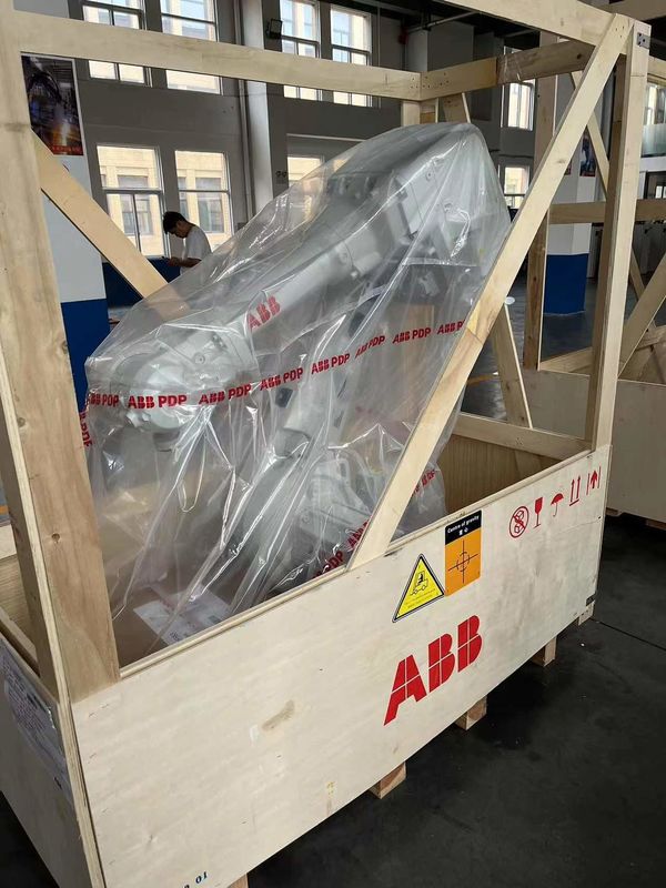 Yeni ABB IRB 6700-300/2.70, 300kg Yük, 2700mm'ye ulaşmak, Ark kaynak, Montaj, Parçaların yüklenmesi ve boşaltılması, Eğitim