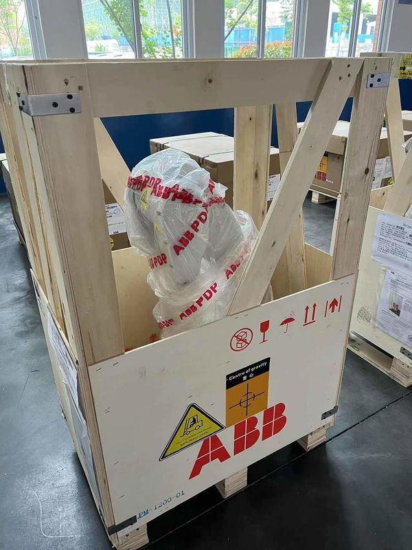 Yeni ABB IRB 1200 (5/0.9),5kg yararlı yük, IRB 1200-7/0.7,Bölümlerin işlenmesi, cilalama, ölçüm, parçaların montajı