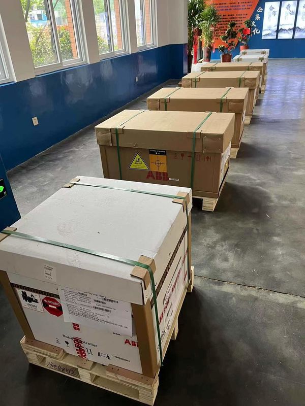 Yeni ABB IRB 1600 10/1.45, 10kg Yük, 1450mm'ye ulaşmak, ark kaynak, montaj, parçaların yüklenmesi ve boşaltılması, eğitim