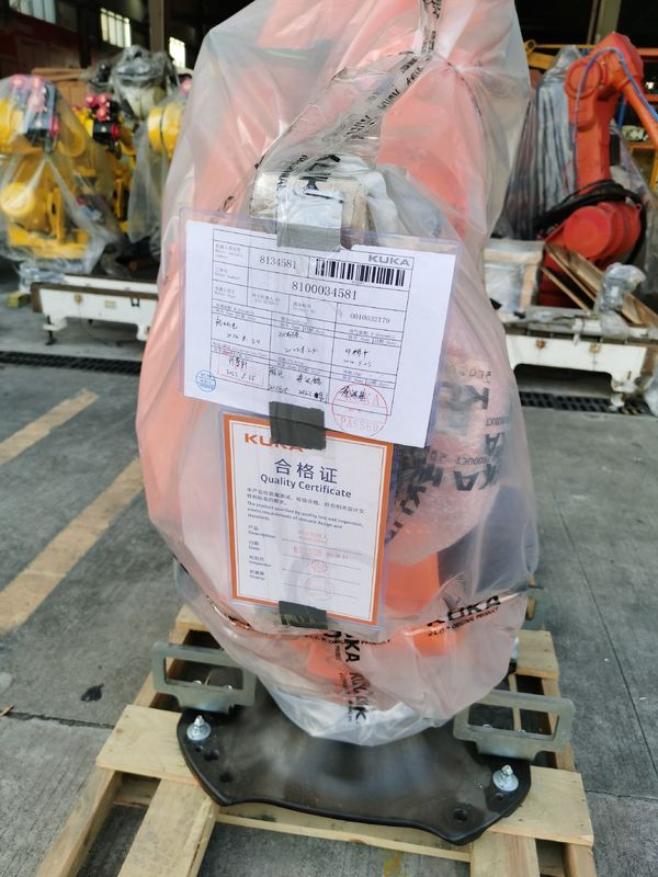 Yeni KUKA KR210 R2700, KRC4, 210kg yük,2700mm'ye ulaşmak, Paletleme, Montaj, Parçaların yüklenmesi ve boşaltılması,Eğitim