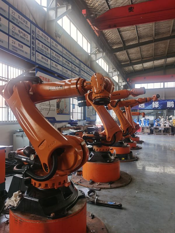 KUKA KR300 R2500 Ultra 300kg Faydalı Yük 2500mm Uzaklık Tekrarlanabilirliği ±0.1 mm'lik Kullanılmış KUKA Robotu Ve Kuka Programlama Yükleme Robotu İşleme Süzme Fırlatma