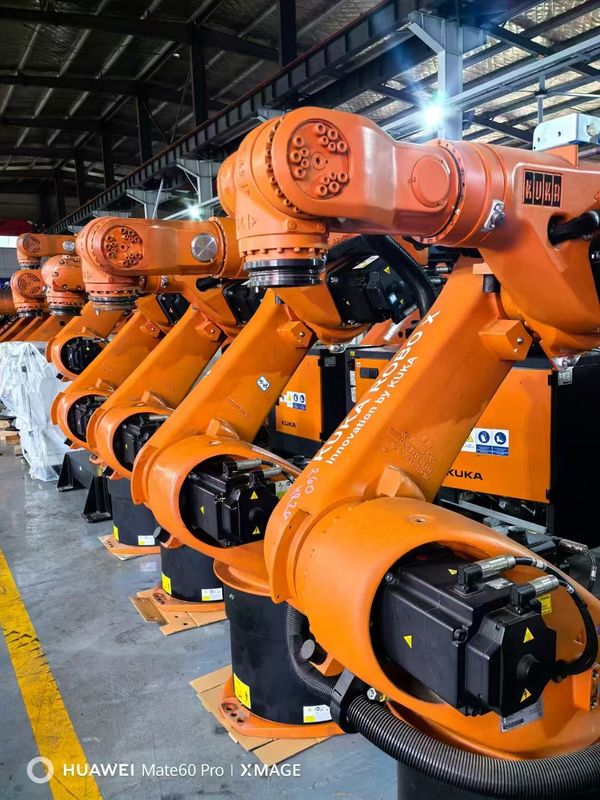 KRC4 Kontrolör dahil Kullanılmış KUKA Robotlar KR60-3 60kg Faydalı Yük 2033mm Yükleme Elleme Kesme ve Montaj