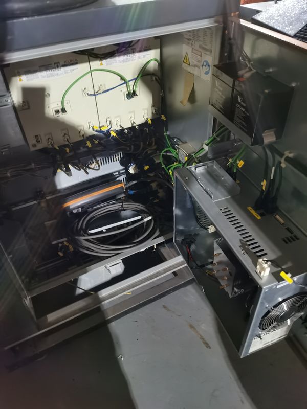 KRC4 Kontrolör dahil Kullanılmış KUKA Robotlar KR60-3 60kg Faydalı Yük 2033mm Yükleme Elleme Kesme ve Montaj