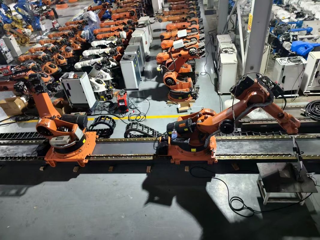 KUKA KR180 R2900 Prime 180kg Faydalı Yük 2900mm Uçuş Duvarlı Yükleme Robotu Ve KRC4 Denetleyici Boyama Robotu