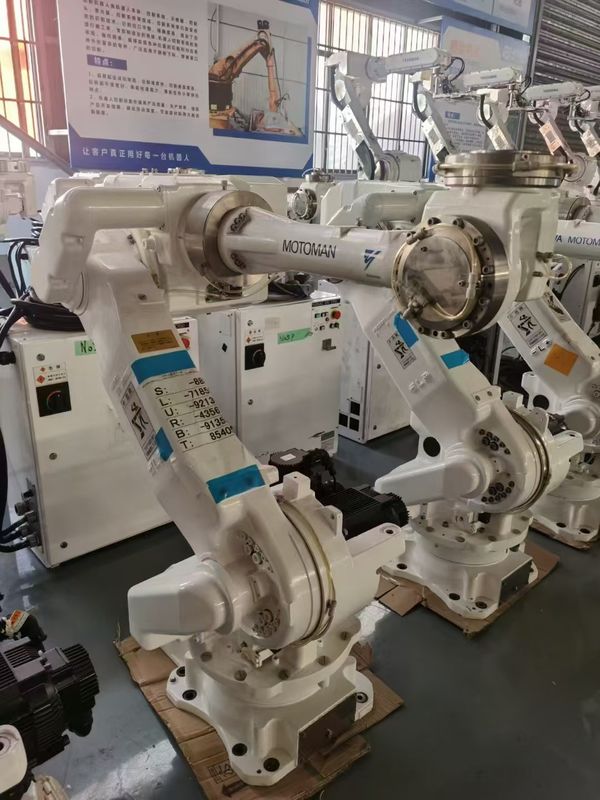2061mm Reach CR50 XRC 50kg Faydalı Yük Motoman Yay Kaynak Robotu Basın Tending ve parça yükleme / boşaltma için