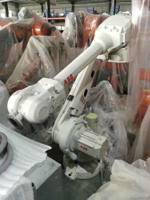 Kullanılan ABB Robotlar 6 Eksenli Robotik Kol IRB 4600-40/2.55 2550mm'lik Uçuş ve 40kg'lık Faydalı Yük Kapasitesi ile Kaynak Montaj Kesme dağıtım ve makine eğimi için